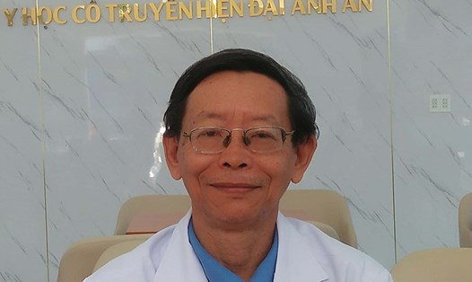 Thạc sĩ, bác sĩ Quan Vân Hùng - Trung tâm Y học cổ truyền Ánh An chia sẻ về liệu pháp 4T nhằm tăng cường sức khoẻ. Ảnh: NV