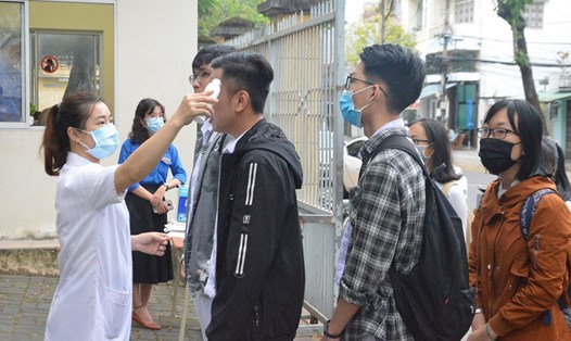 Đà Nẵng cho học sinh 12 nghỉ học, kêu gọi dân không tích trữu lương thực