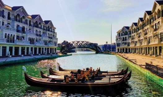Từ tháng 3.2020, các gia đình đã có thể ngồi thuyền Gondola du ngoạn trên dòng sông Venice thơ mộng tại Grand World Phú Quốc. (Ảnh tại công trường tháng 2.2020)