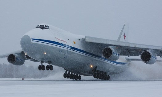 Máy bay Nga chở theo vật tư y tế hỗ trợ chống dịch COVID-19 dự kiến hạ cánh tại Mỹ vào 1.4. Ảnh: Twitter/Russia in USA