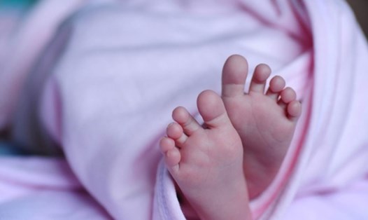 Mười bé sơ sinh mắc COVID-19 ở Romania. Ảnh: Newsofbahrain.com.