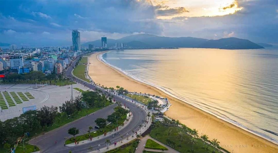 Bãi biển Quy Nhơn, Bình Định sạch đẹp, tĩnh lặng trong mùa dịch COVID-19. 
Ảnh: Nguyen Cong Trung