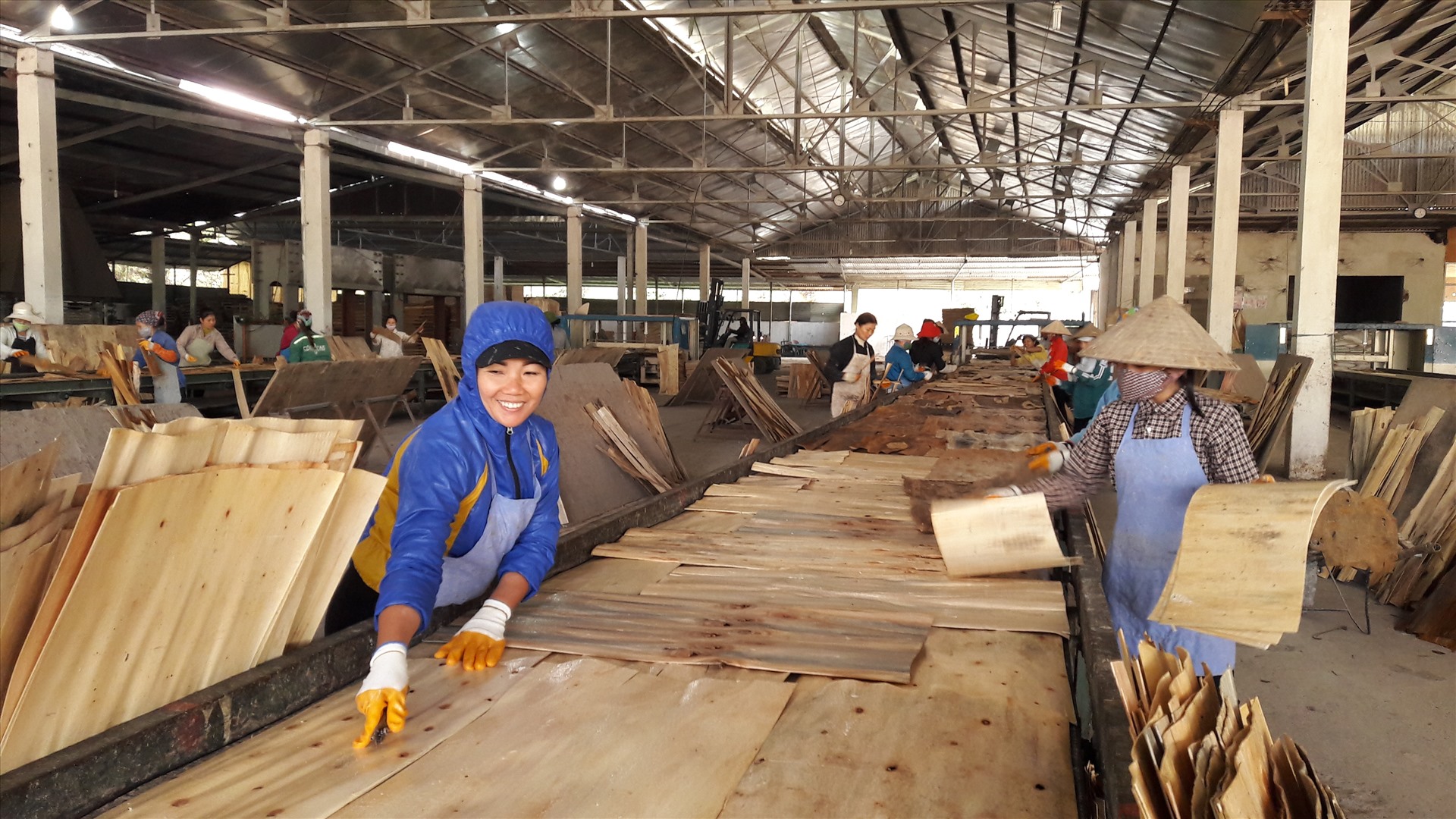 Người lao động tại một doanh nghiệp tại huyện Trấn Yên (tỉnh Yên Bái). Ảnh: Thanh Hùng