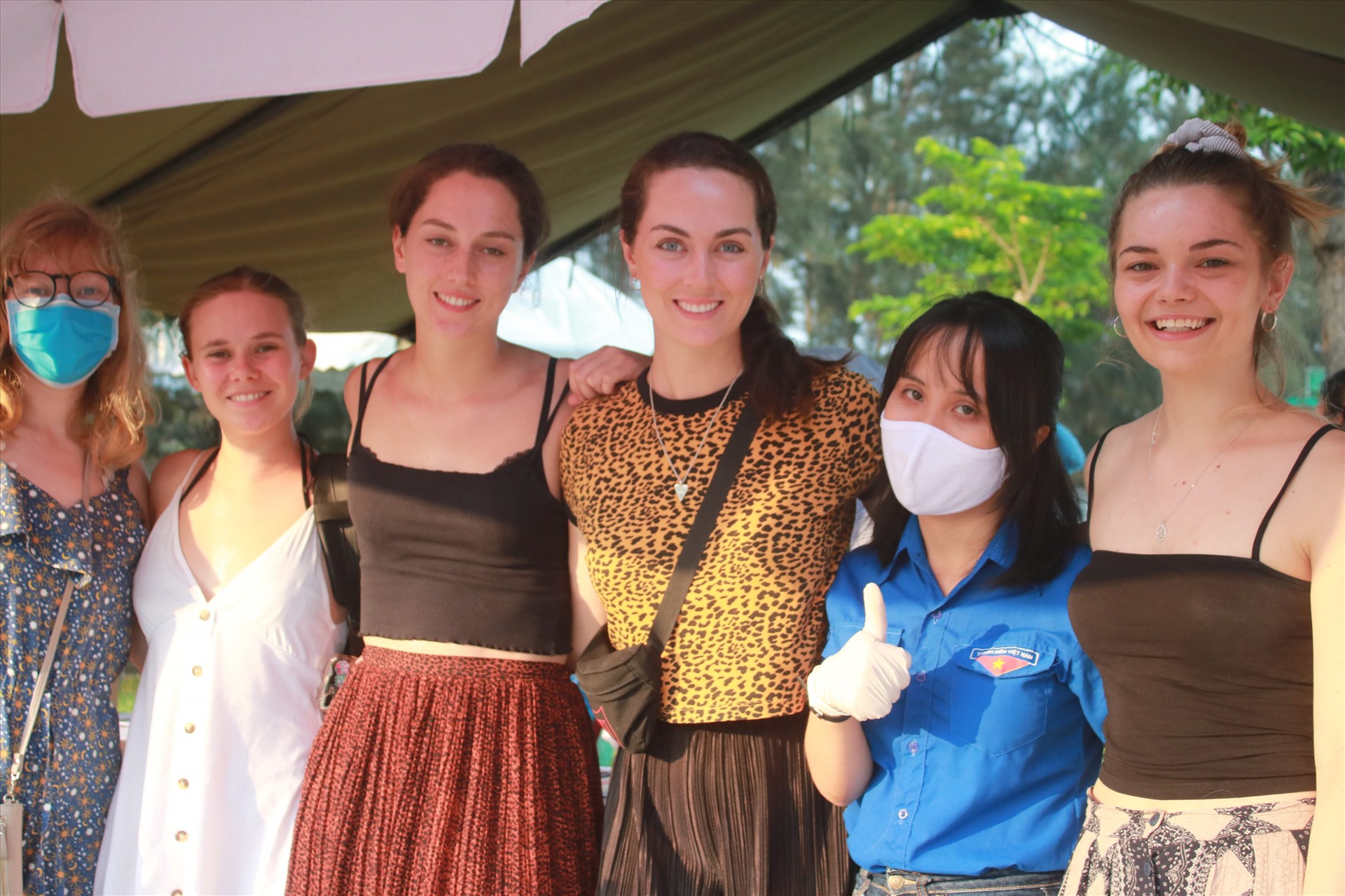 Việt Nam thống kê, hỗ trợ khách du lịch nước ngoài về nước