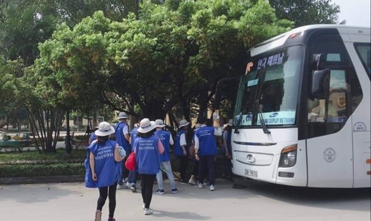 Công nhân công ty Samsung đi làm bằng xe bus. Nguồn ảnh: Công ty TNHH Samsung Display Việt Nam