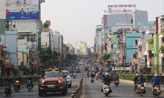 Đường phố thành phố Hồ Chí Minh những ngày qua có dấu hiệu trở nên đông đúc. Ảnh Hà Phương