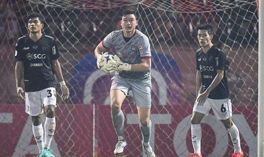 Đặng Văn Lâm nghỉ thi đấu dài hạn tại SCG Muangthong United do dịch COVID-19. Ảnh: Thai League.