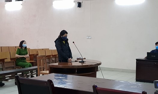 Bị cáo Vũ Thị Thu Vân tại phiên tòa sáng 15.4. Ảnh Đặng Luân
