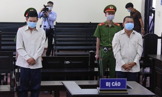 Hai đối tượng Trinh và Thanh tại phiên tòa sơ thẩm. Ảnh: Lin Xong