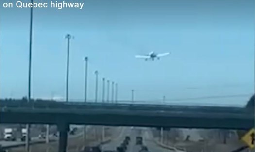 Một chiếc máy bay đã hạ cánh khẩn cấp xuống đường cao tốc tại Quebec, Canada. Ảnh: GN