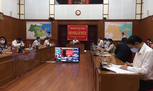 Lần đầu tiên, Hội nghị Thành ủy Đà Nẵng được tổ chức bằng hình thức trực tuyến. Ảnh: Trà Ban
