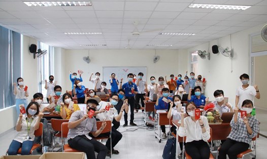 Đội hình sinh viên y dược hỗ trợ công tác chống dịch COVID-19. Ảnh: Minh Khang