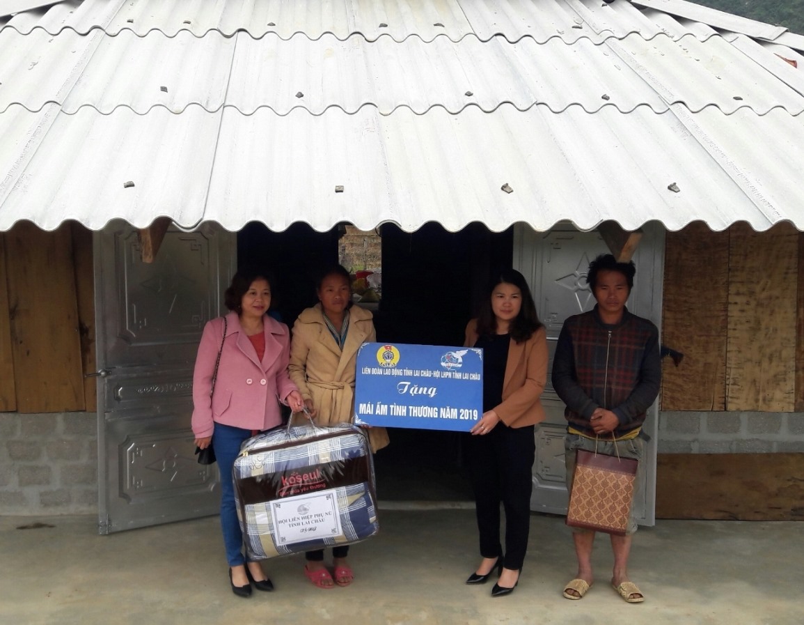 Hỗ trợ đoàn viên có hoàn cảnh khó khăn do ảnh hưởng của dịch COVID-19. Ảnh: minh hoạ.