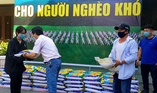Sau khi trao hết 30 tấn gạo cho người nghèo ở Thừa Thiên Huế, chương trình thiện nguyện của Nghĩa Dũng Karate-Do sẽ tiếp tục có mặt ở Đăk Rông (Quảng Trị) để hỗ trợ cho những người nghèo nơi đây. Ảnh: P. Đạt
