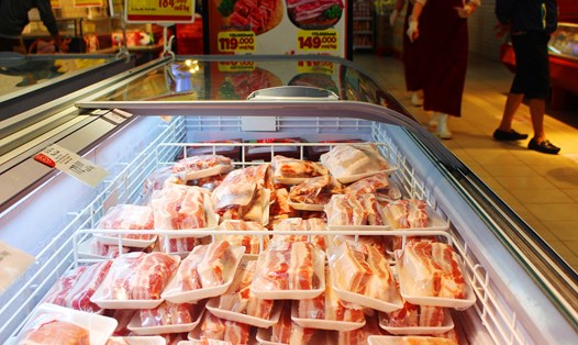 Thịt lợn nhập khẩu tại Big C Thăng Long. Ảnh: Thanh Tân