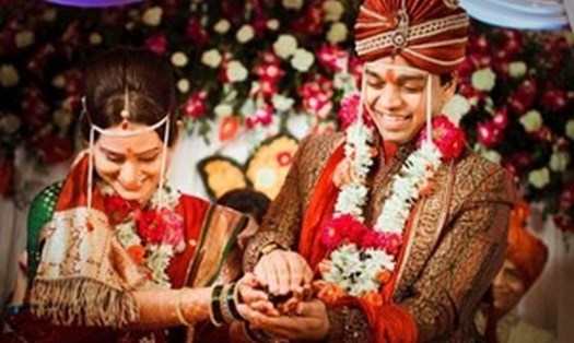 Chú rể Ấn Độ dự định đạp xe 800 km về quê để tổ chức đám cưới. Ảnh: S&C