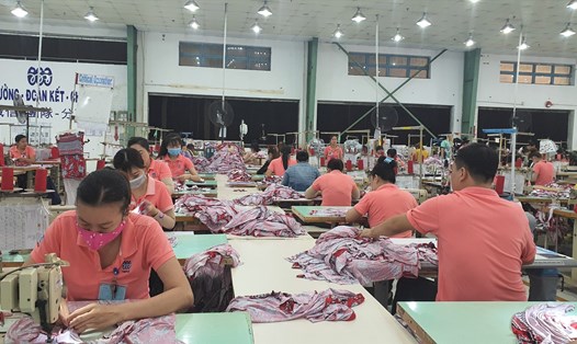 Hơn 2.600 người lao động của Công ty may mặc Triple Việt Nam tạm nghỉ việc do ảnh hưởng của dịch COVID-19. Ảnh Nam Dương