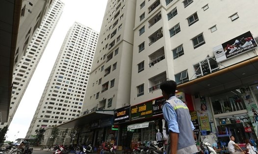 Hội Môi giới bất động sản Việt Nam nhận định, dù thị trường trầm lắng nhưng chưa có bất cứ chủ đầu tư nào công bố giảm giá nhà. Ảnh: HẢI NGUYỄN
