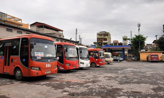 Sáng ngày 2.4, tất cả các doanh nghiệp kinh doanh vận tải hành khách trên địa bàn tỉnh Ninh Bình tạm dừng hoạt động. Ảnh: NT