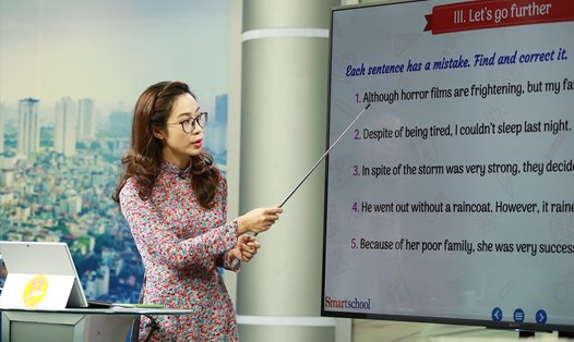 Giáo viên Hà Nội thực hiện dạy học qua trên truyền hình, dạy học online. Ảnh: Hải Nguyễn