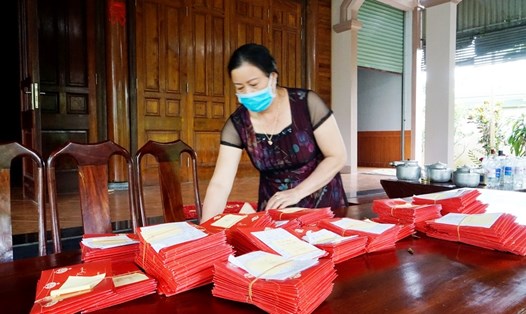 Ngày 2.4, bà Minh (vợ ông Hùng) khẳng định gia đình chỉ tổ chức phần lễ mà không tổ chức tiệc cưới. Toàn bộ hơn 800 giấy mời đã không gửi mời.