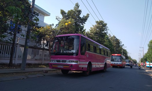Ngoại trừ xe đưa rước công nhân vẫn hoạt động bình thường, các phương tiện vận chuyển công cộng còn lại ở Tiền Giang vẫn chưa có nhiều khách. Ảnh: K.Q