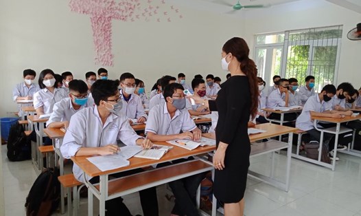 Học sinh ở Thanh Hóa trong ngày đầu trở lại trường vào ngày 21.4. Ảnh: Quách Du.