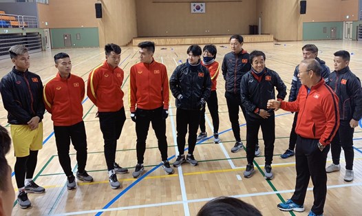 HLV Park Hang-seo từng cùng đội U22 Việt Nam tập huấn 8 ngày tại thành phố Tongyeong, tỉnh Nam Gyeongsang để chuẩn bị cho VCK U23 Châu Á 2020. Ảnh: VFF.