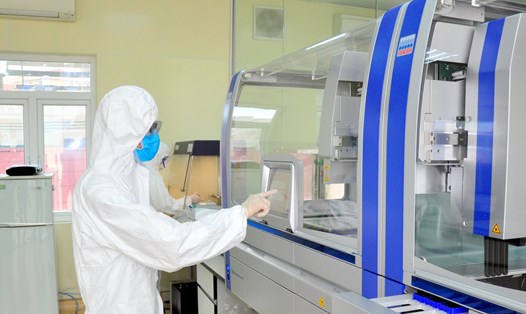 Xét nghiệm sàng lọc SARS-CoV-2 tại CDC Quảng Ninh. Ảnh: CTV