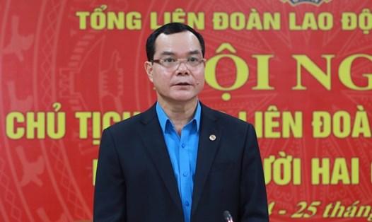 Đồng chí Nguyễn Đình Khang, Uỷ viên Trung ương Đảng, Chủ tịch Tổng LĐLĐVN phát biểu tại Hội nghị. Ảnh: Hải Nguyễn