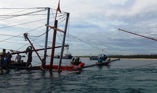 Chìm tàu trên vùng biển Lý Sơn, 3 ngư dân được ứng cứu kịp thời. Ảnh: Minh họa