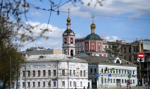 Đường phố Mátxcơva, Nga vắng vẻ hôm 26.4 khi triển khai các biện pháp phong tỏa chống dịch. Ảnh: AFP.