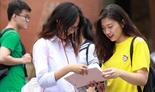 Bộ GDĐT quyết định giữ 3 đầu điểm với bài thi tổ hợp để các trường đại học thuận lợi trong tuyển sinh, thí sinh cũng đỡ áp lực ôn tập. Ảnh Hải Nguyễn