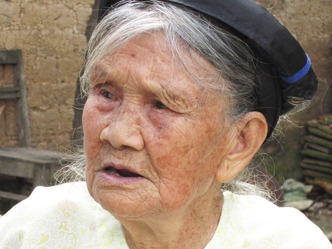 Mẹ và những ngôi mộ gió