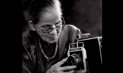 Bà Phụng Ký là nữ nghệ sĩ nhiếp ảnh đầu tiên của Đà Nẵng, đồng thời là nữ cán bộ cách mạng anh hùng của thành phố. Ảnh: BTĐN