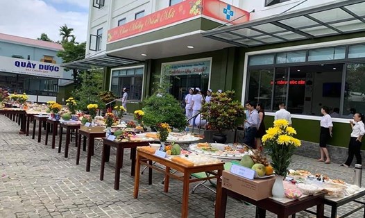 Bệnh viện Thái Bình Dương Tiên Phước tổ chức cúng bái gây xôn xao cư dân mạng. Ảnh: Facebook