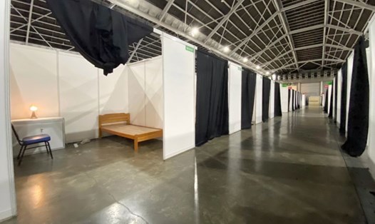 Cơ sở cách ly cộng đồng tại Trung tâm triển lãm Singapore Expo. Ảnh: AFP