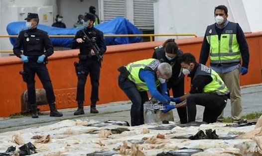 Cảnh sát Tây Ban Nha vừa triệt phá 1 đường dây buôn lậu ma túy quốc tế. Ảnh: AFP.