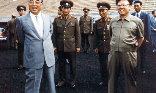 Hai cha con cố Chủ tịch Kim Nhật Thành (trái) và Kim Jong-il. Ảnh: AFP