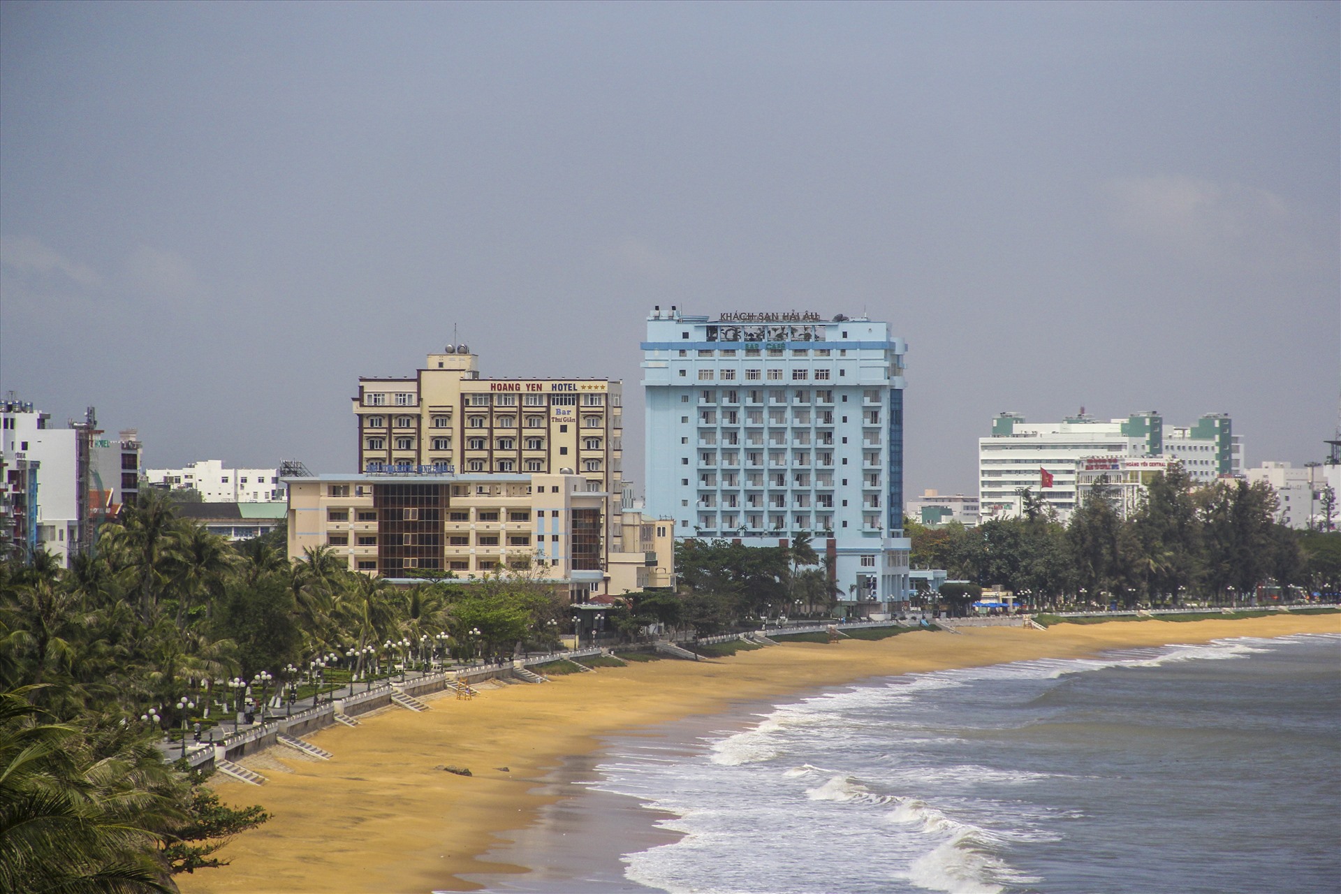 Một góc bờ biển Quy Nhơn. Ảnh: TRI