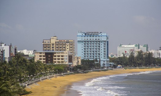 Một góc bờ biển Quy Nhơn. Ảnh: TRI