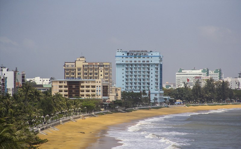 Một góc bờ biển Quy Nhơn. Ảnh: TRI