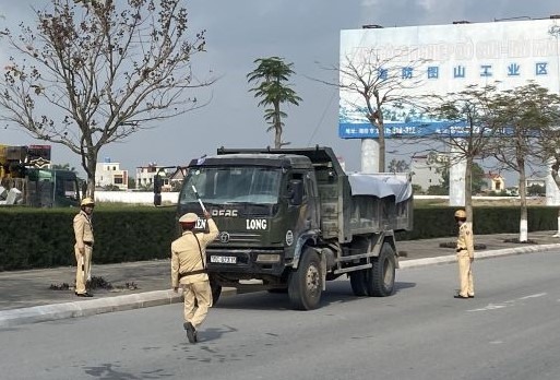 Lực lượng CSGT tăng cường kiểm tra, kiểm soát các phương tiện trong dịp lễ. Ảnh: Cục CSGT.