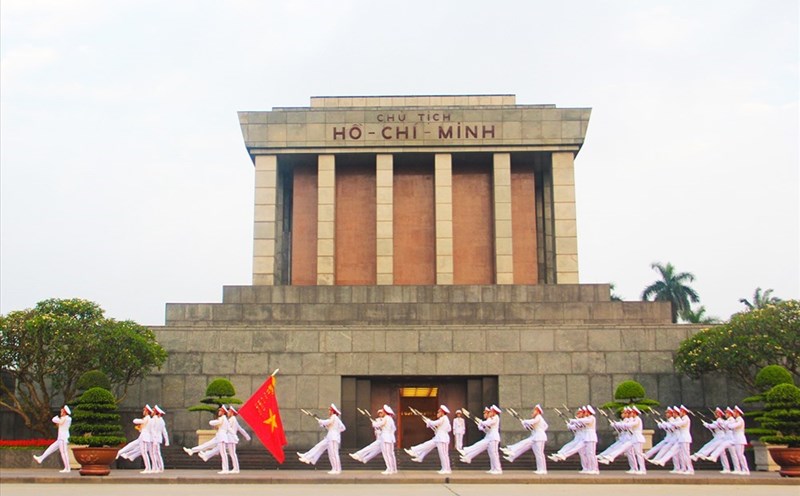 Bảo dưỡng ảnh lăng Bác Hồ là một công việc cần thiết để giữ gìn nét đẹp của Lăng Chủ tịch Hồ Chí Minh. Hình ảnh lăng Bác Hồ luôn được đón nhận với lòng kính trọng và tình yêu thương. Cùng chiêm ngưỡng những hình ảnh đẹp của lăng Bác Hồ để hiểu hơn về sự vĩ đại của người lãnh đạo vĩ đại này.