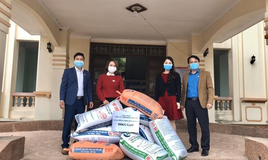 Công đoàn Công ty TNHH Mlups Hà Nội ủng hộ 500kg gạo phòng chống dịch.