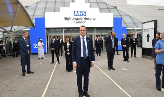 Trung tâm triển lãm Excel (London, Anh) đã được chuyển đổi thành bệnh viện dã chiến với sức chứa 4000 giường bệnh. Ảnh: AP.