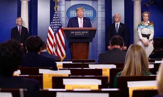 Tổng thống Donald Trump cảnh báo 2 tuần tới là "thời điểm khủng khiếp" trong dịch COVID-19 ở Mỹ. Ảnh: AP