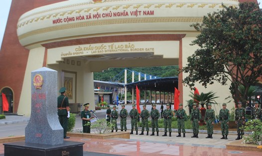 Lực lượng tuần tra chung tại cột mốc Quốc giới 605 thuộc khu vực biên giới Việt Nam-Lào. Ảnh: VGP