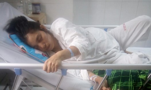 Chị Lù Thị Trinh đang điều trị tại Khoa Ung bướu, Bệnh viện Việt Đức và rất cần tiếp nhận nhóm máu O. 
Ảnh: PV