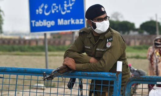 Pakistan muốn xét nghiệm hoặc cách ly các tín đồ Hồi giáo đã tham dự sự kiện tôn giáo do  Phong trào Tablighi Jamaat tổ chức vào tháng trước tại Lahore. Ảnh: AFP